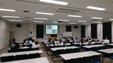 見学を終えて、教室に戻っての質問タイムです